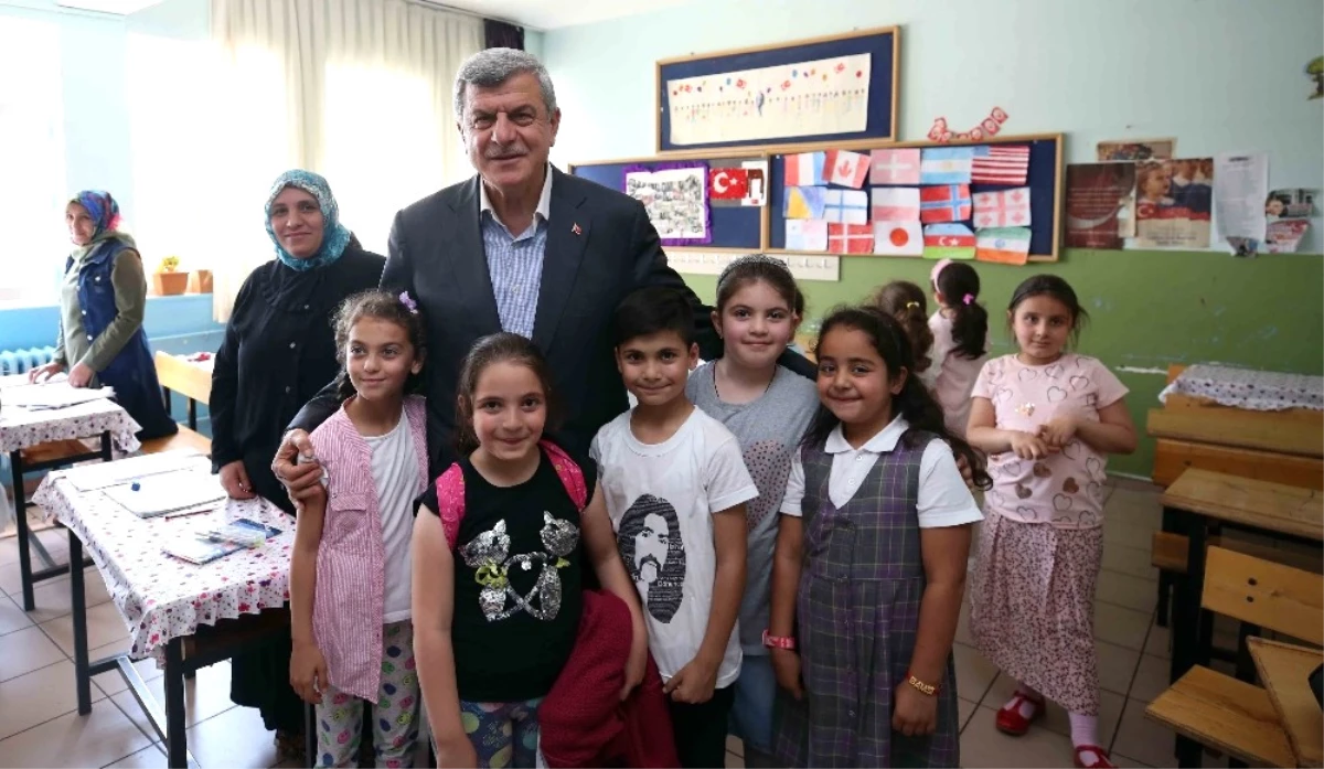 Başkan Karaosmanoğlu, Okul Ziyaretlerini Gebze\'de Sürdürdü