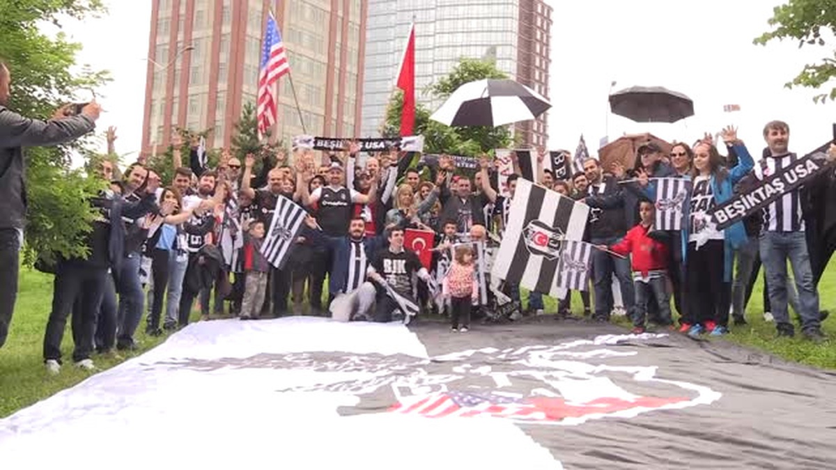 Beşiktaş\'ın Şampiyonluğu New York\'ta Kutlandı
