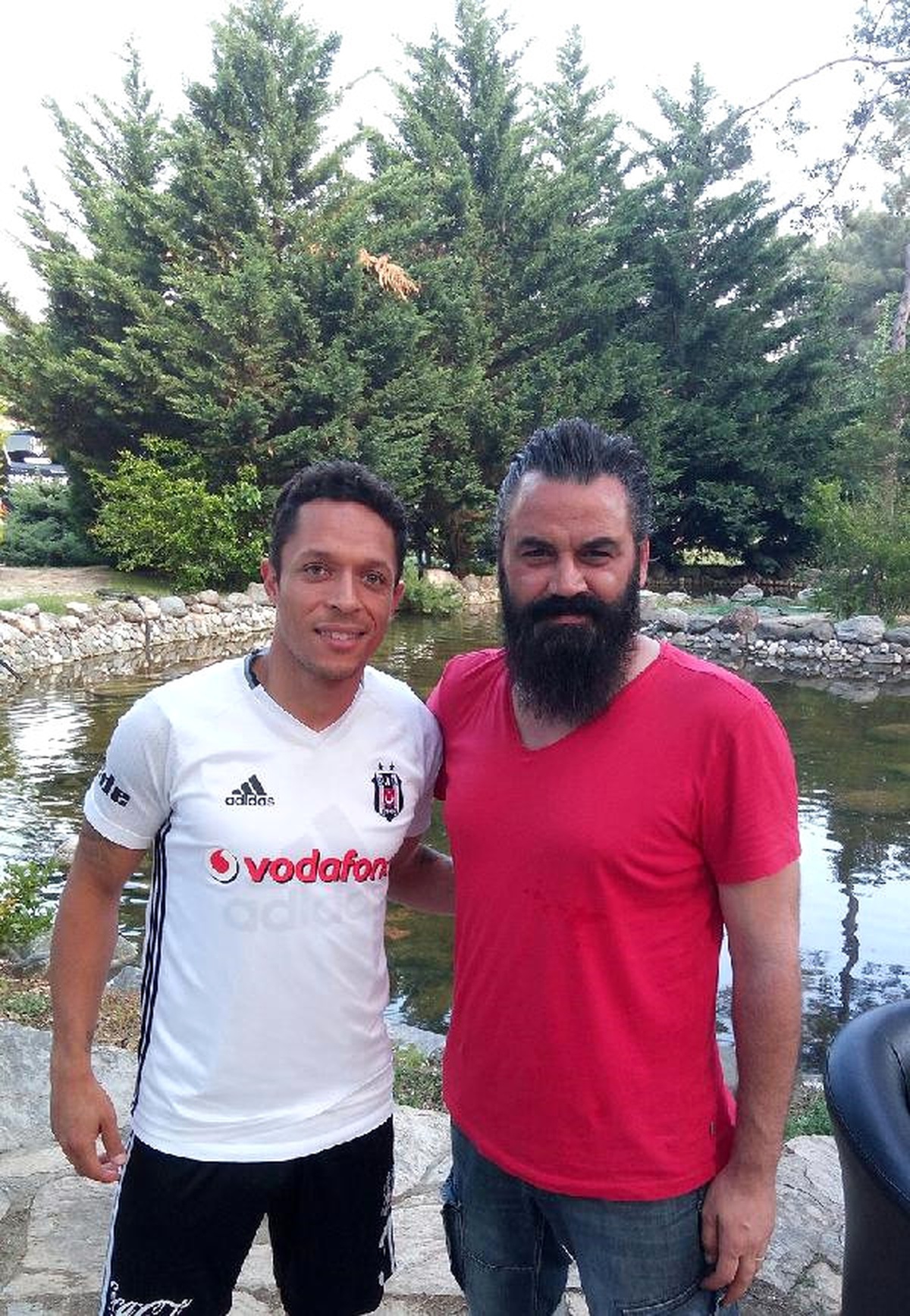 Beşiktaşlı Adriano: "Barcelona ile Aynı Gruba Düşmek İsterim"