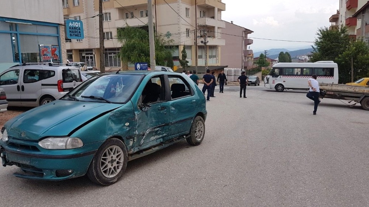 Bilecik\'te Zincirleme Trafik Kazası: 3 Yaralı