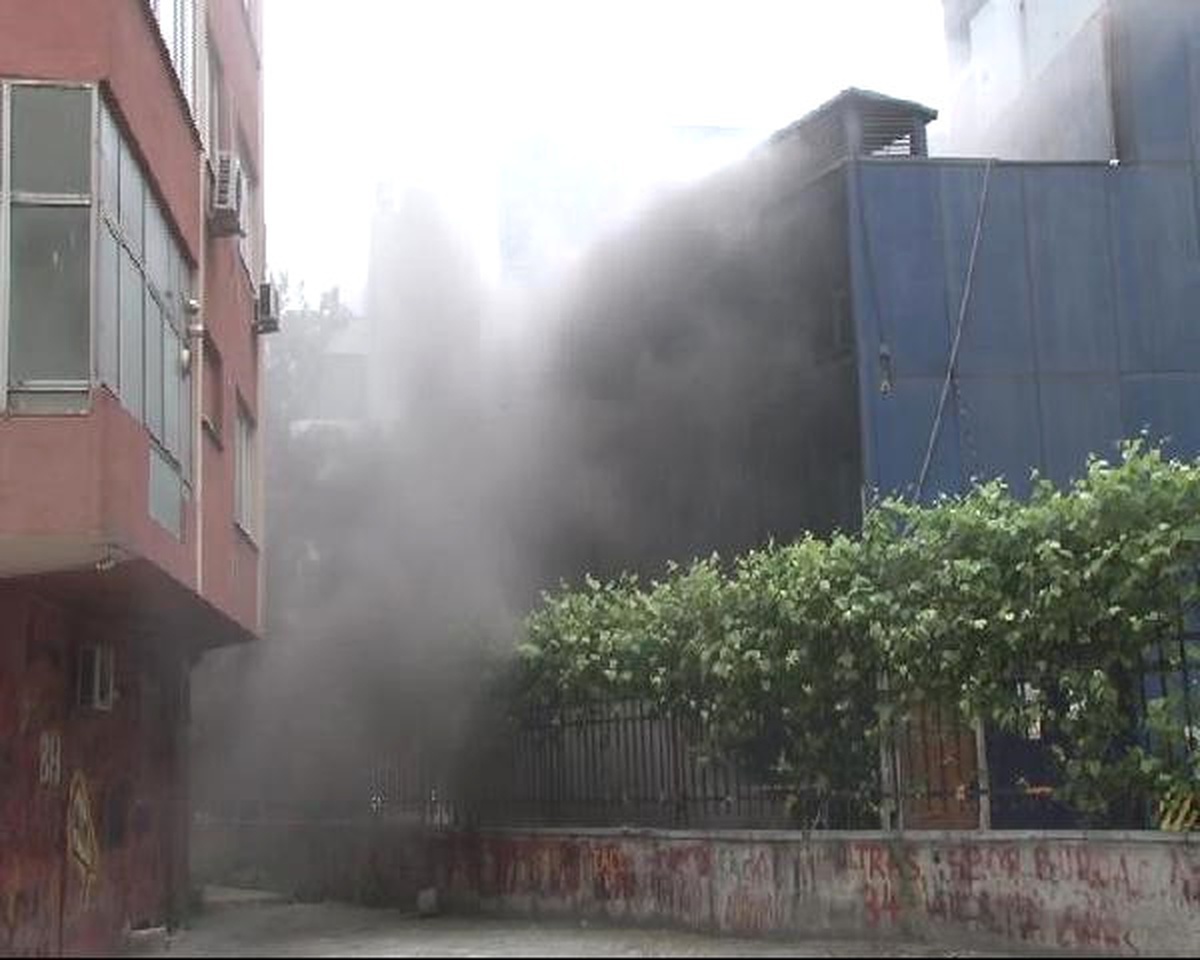Boş Binada Çıkan Yangın Sokakları Duman Altında Bıraktı