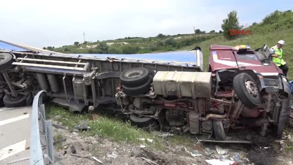 Çamaşır Makinesi Yüklü Tır Devrildi: 1 Yaralı