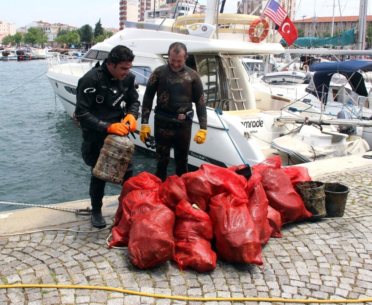 Dalgıçlardan Dünya Çevre Günü\'nde Deniz Temizliği