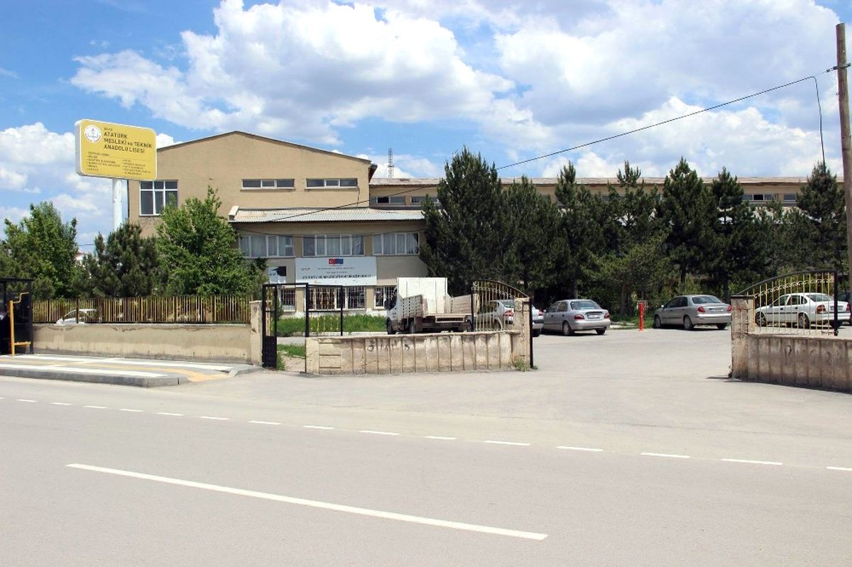 Dayakçı Öğretmen Hakkında Soruşturma Açıldı