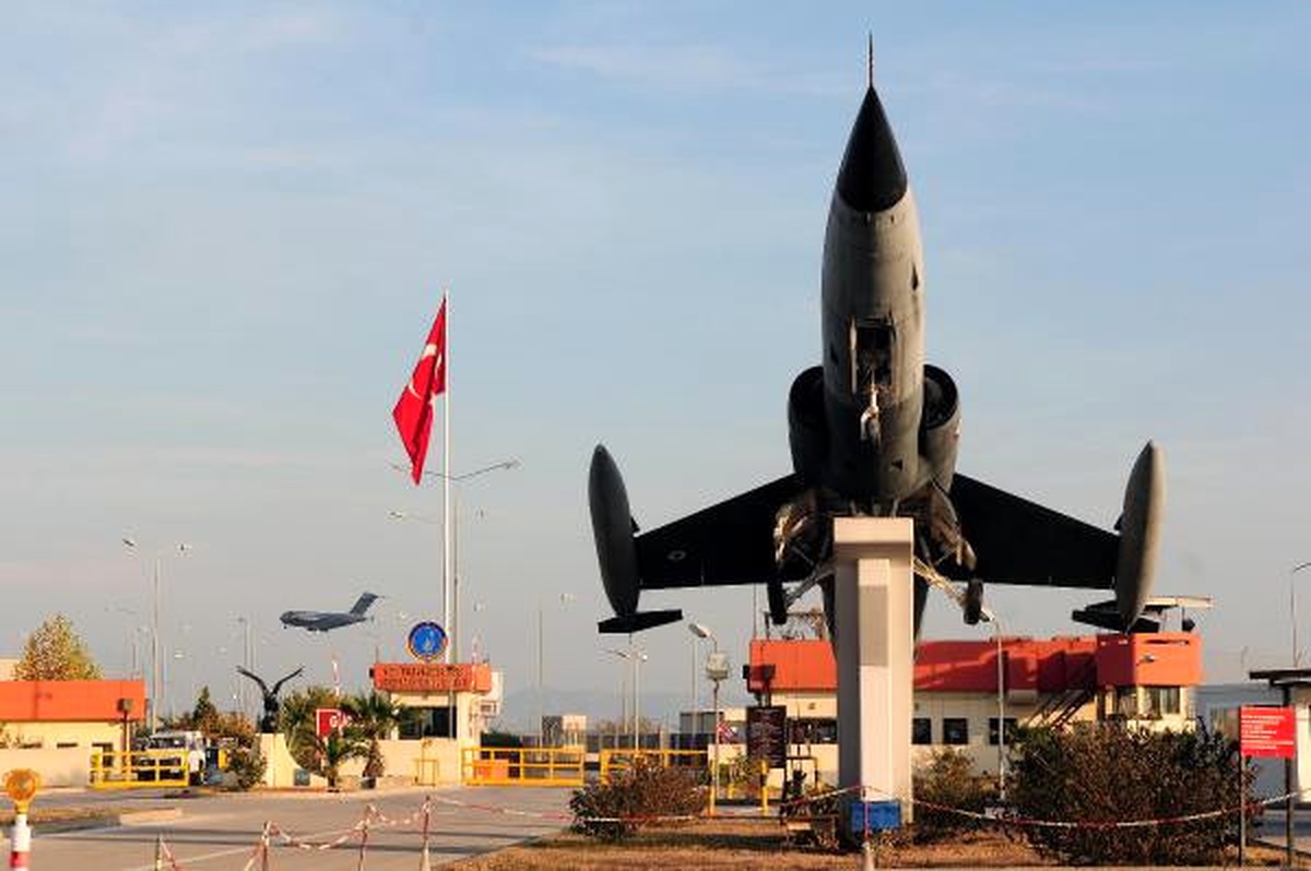 Dışişleri Bakanlığı Görüşürken Alman Uçakları Keşif Yaptı