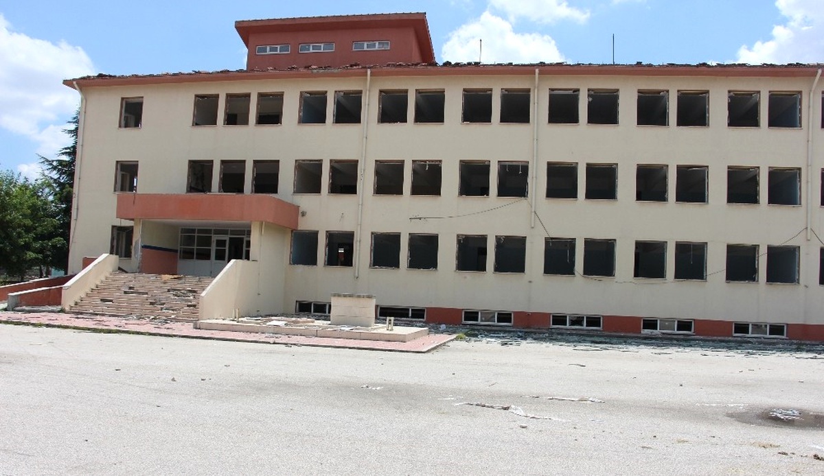 Eskişehir\'de Talan Edilen Okulda İhmaller Zinciri