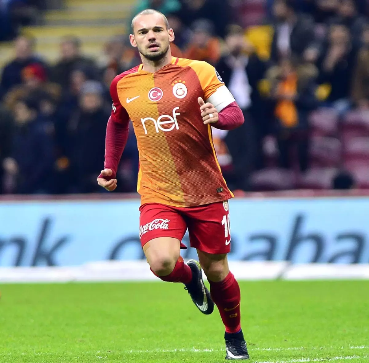 Galatasaray\'dan Sneijder\'e Kutlama