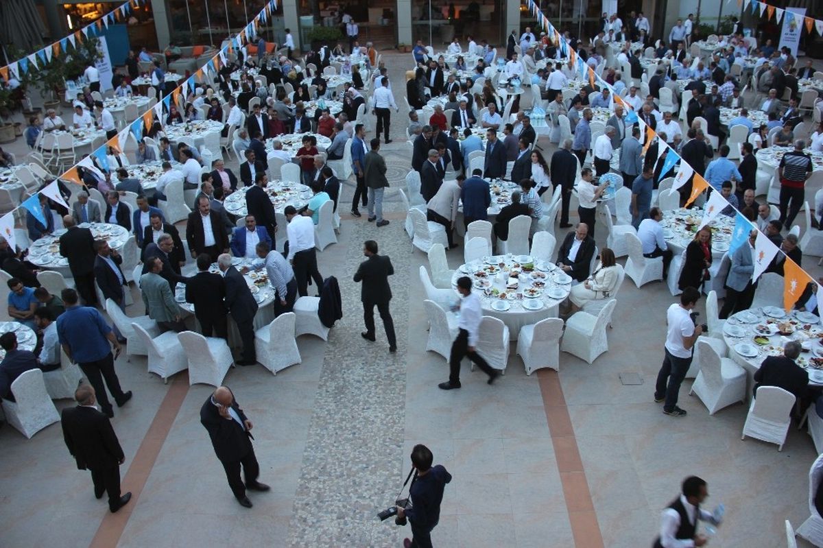 Gaziantep\'te AK Parti\'den İftar Yemeği
