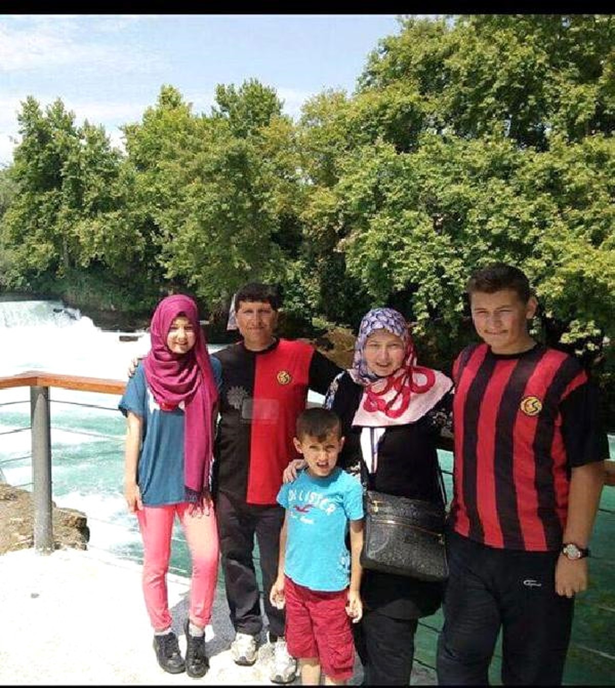 İlk Aylık Ücretini Okulu İçin Bağışladı