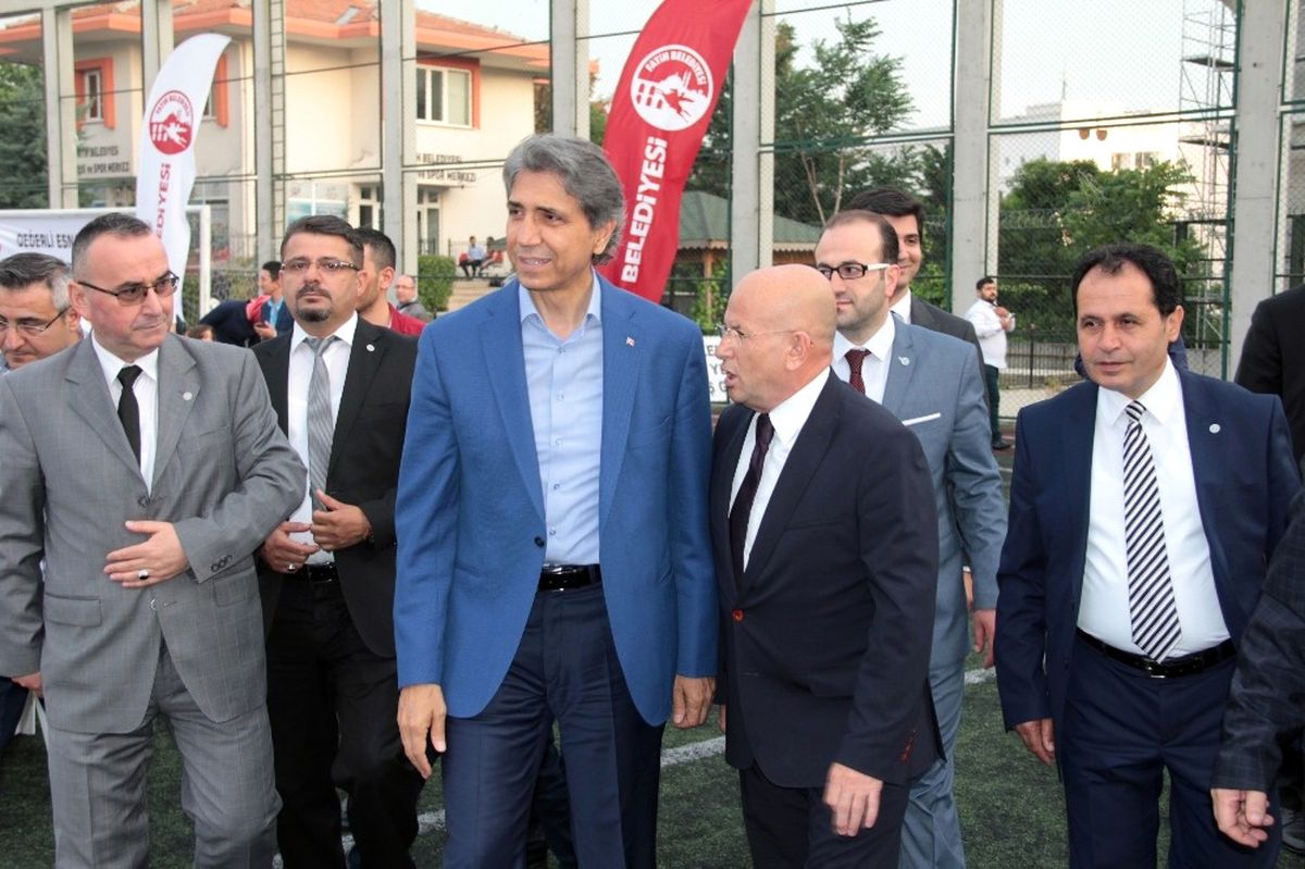 İstanbul\'daki Berberler Fatih Belediyesi\'nin İftarında Bir Arya Geldi
