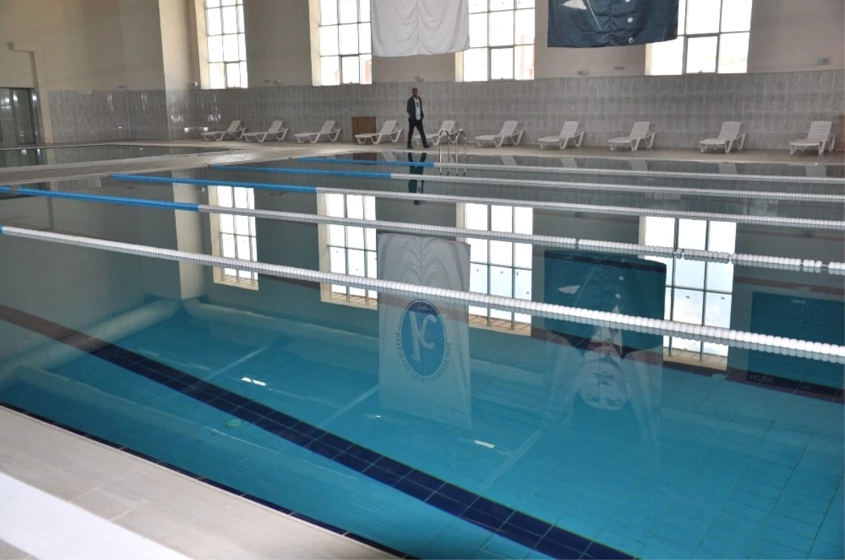 Kafkas Üniversitesi Olimpik Yüzme Havuzu\'na Kavuştu