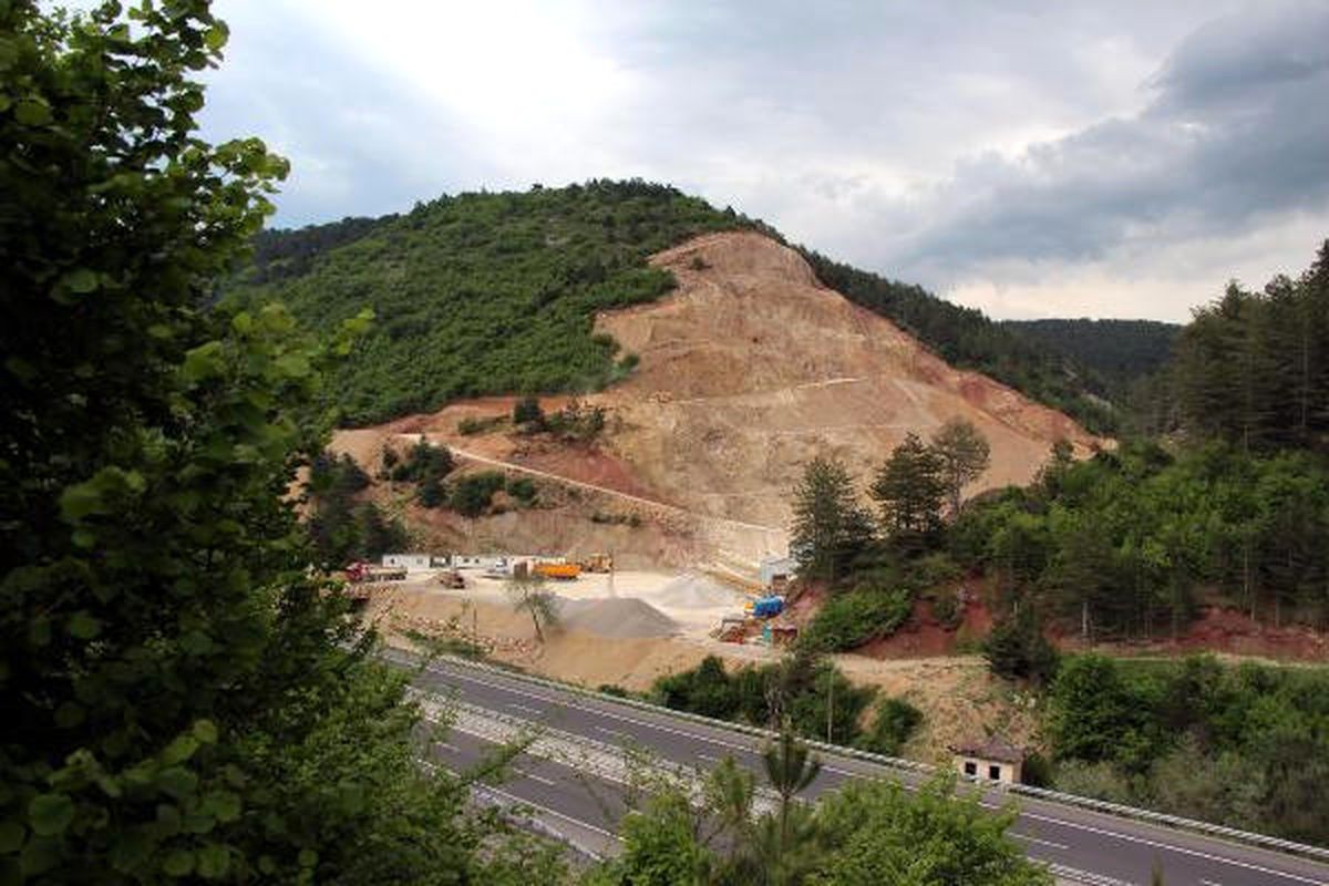 Kalker Ocağı Ormanı Tahrip Etti