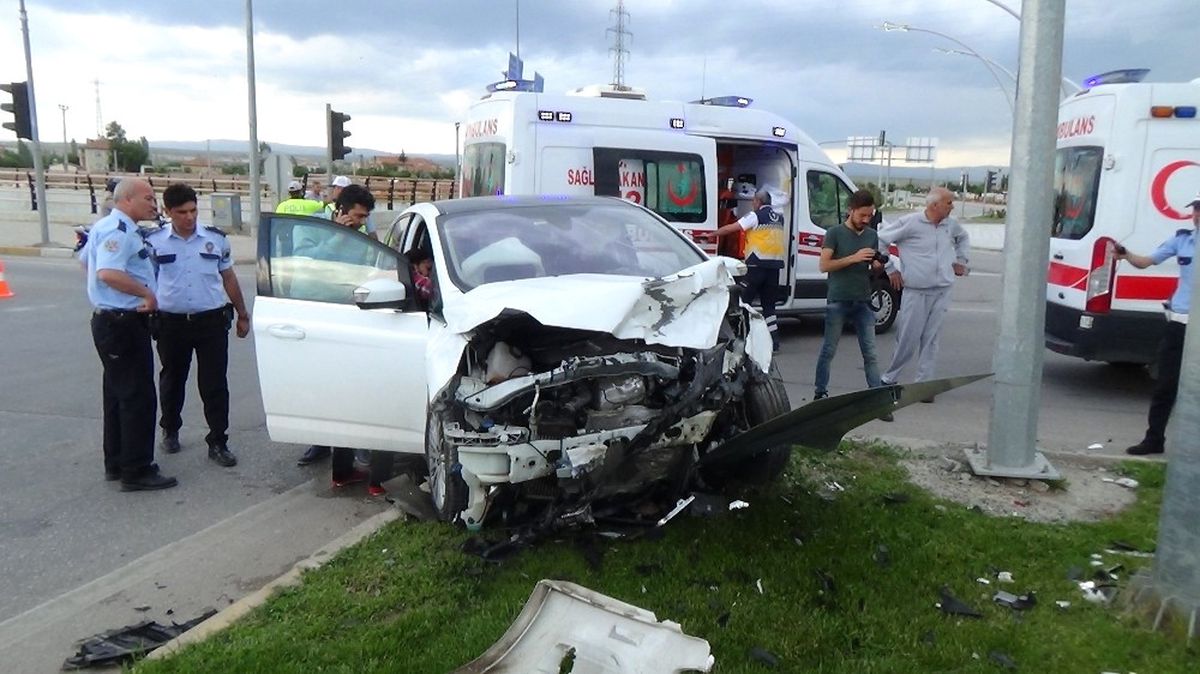 Karaman\'da Trafik Kazası: 5 Yaralı