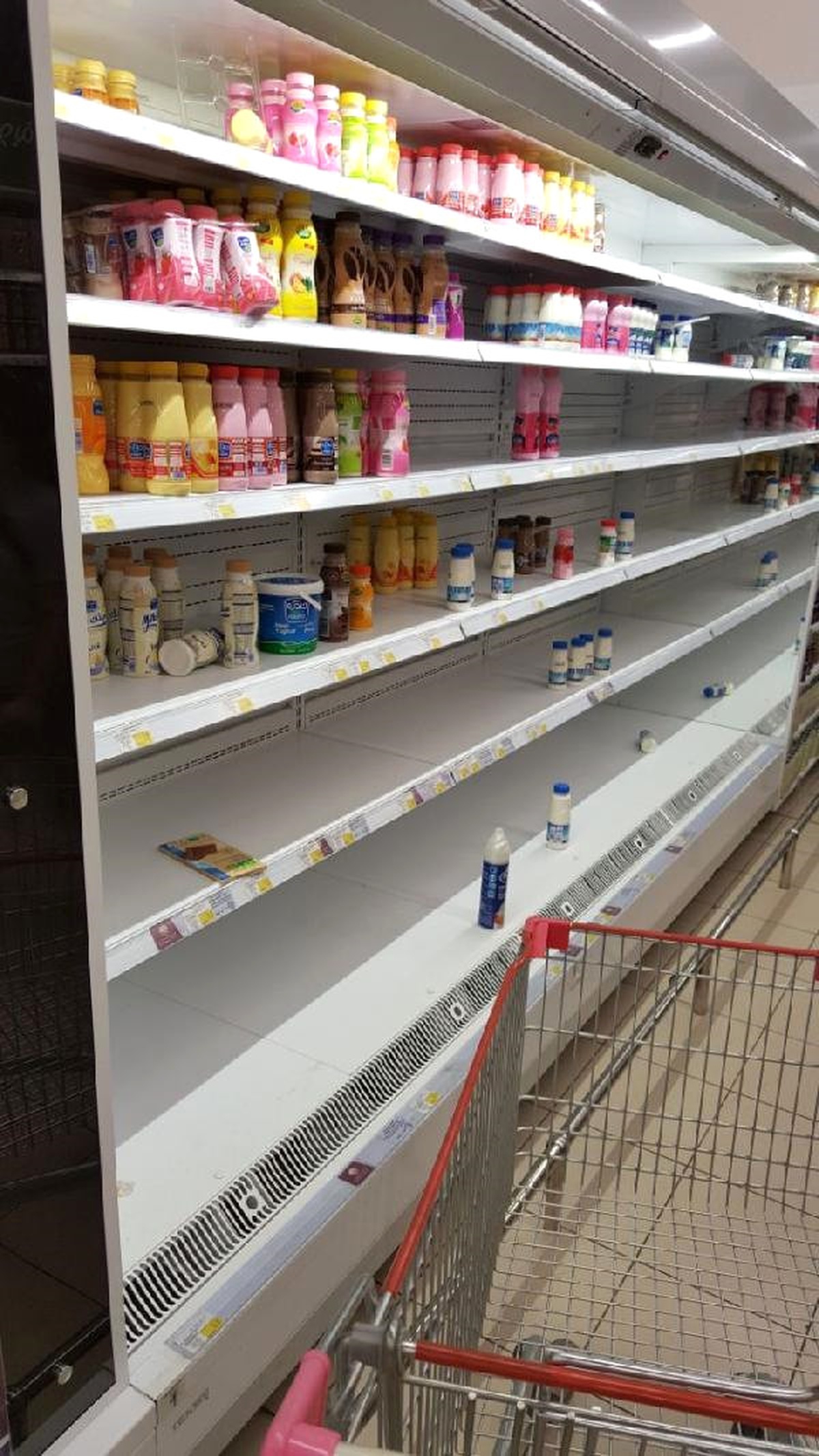 Katar\'ın Başkenti Doha\'da Halk Marketlere Hücum Etti (2)