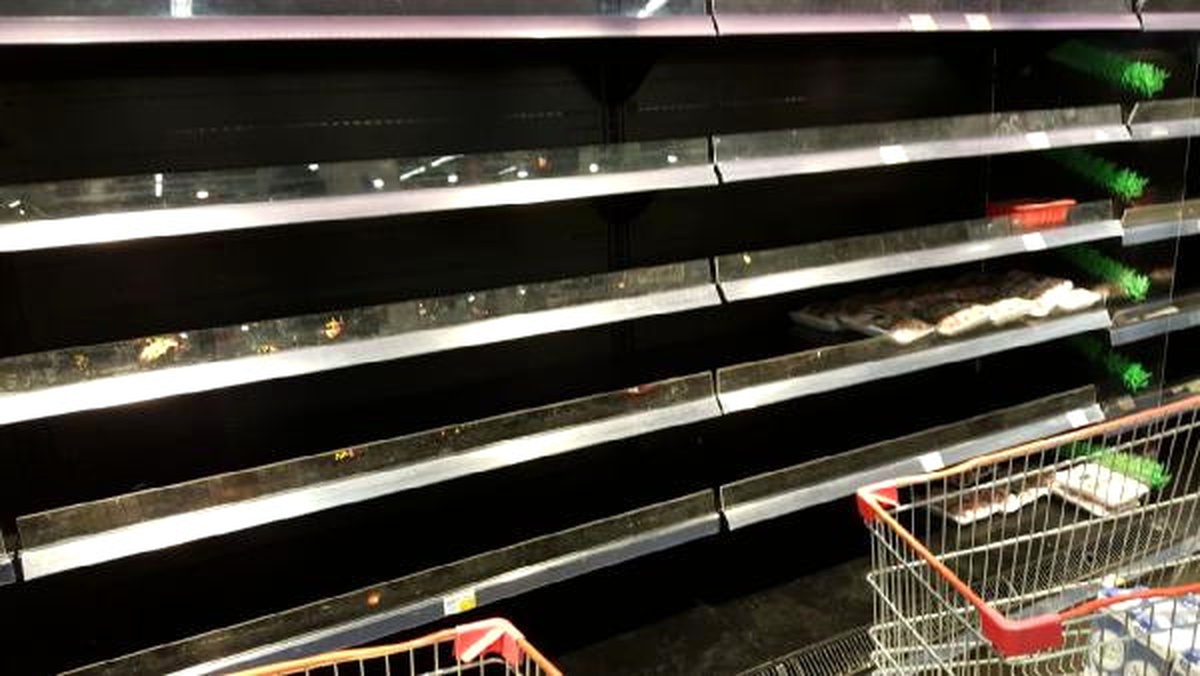 Katar\'ın Başkenti Doha\'da Halk Marketlere Hücum Etti (2)