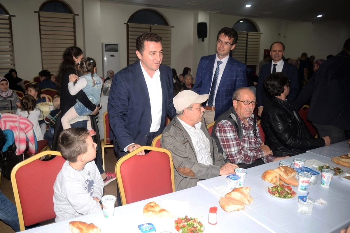 Mahalle Sakinleri Eski Ramazanları Yaşatmaya Devam Ediyor