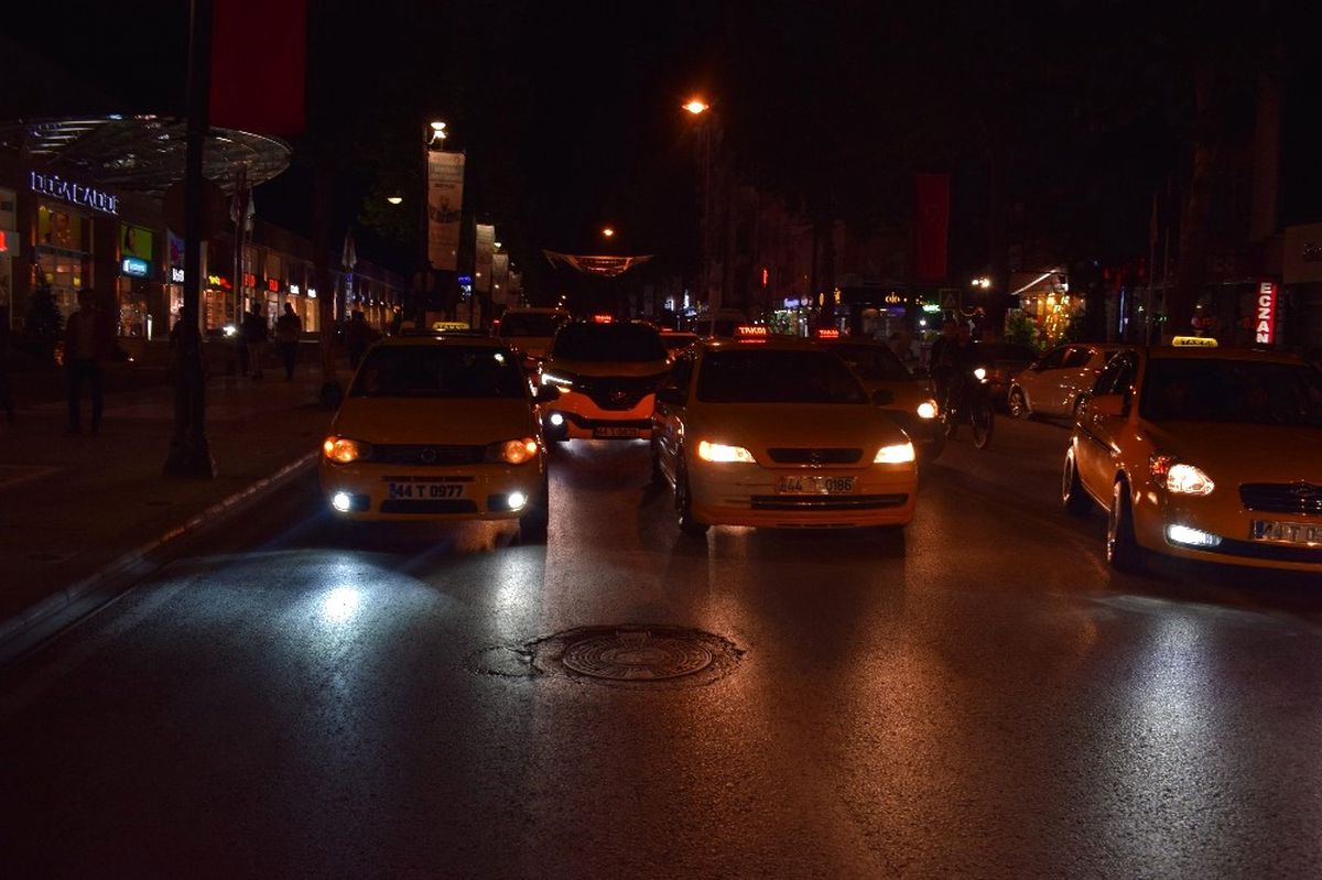 Malatya\'da Taksiciler Terörü Protesto Etti