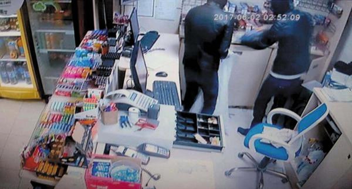 Maskeli Hırsızlık Çetesi Güvenlik Kamerasında