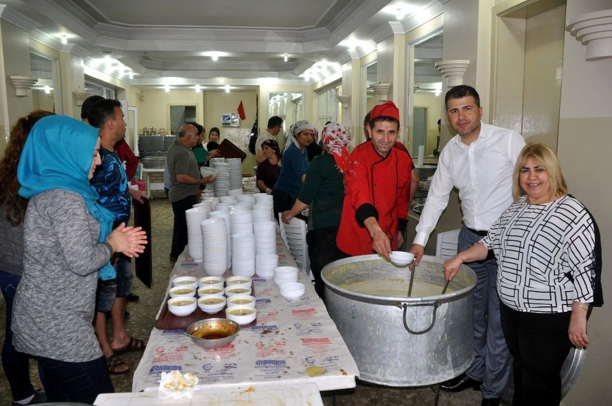 Nazilli\'de Berber ve Kuaförler Aileleriyle Birlikte İftar Yaptı