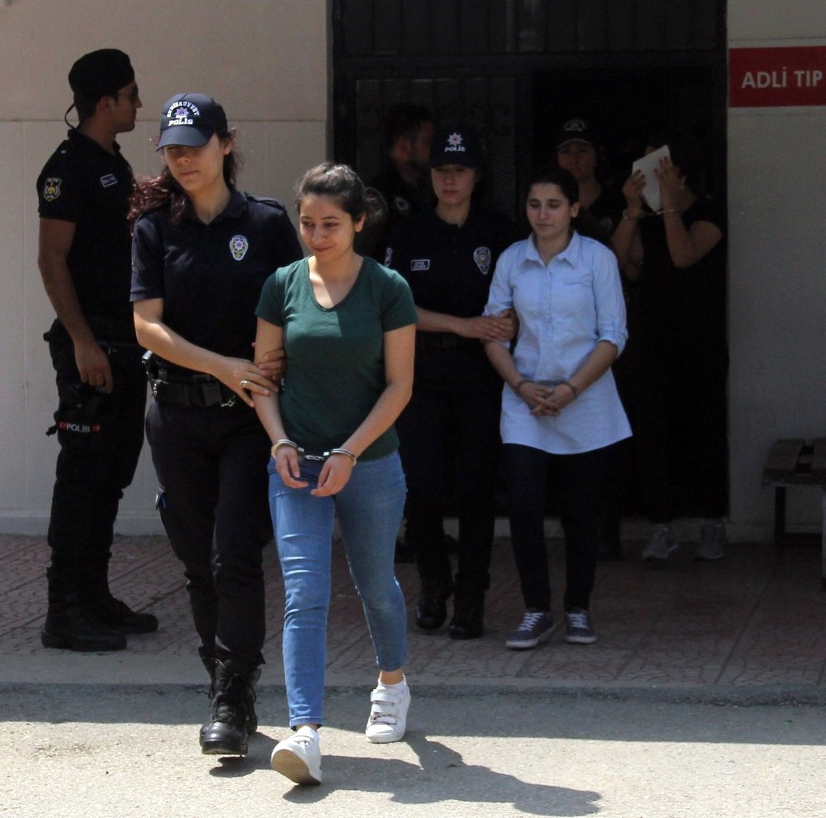 PKK Operasyonunda Gözaltına Alınan 16 Kişi Adliyeye Sevk Edildi