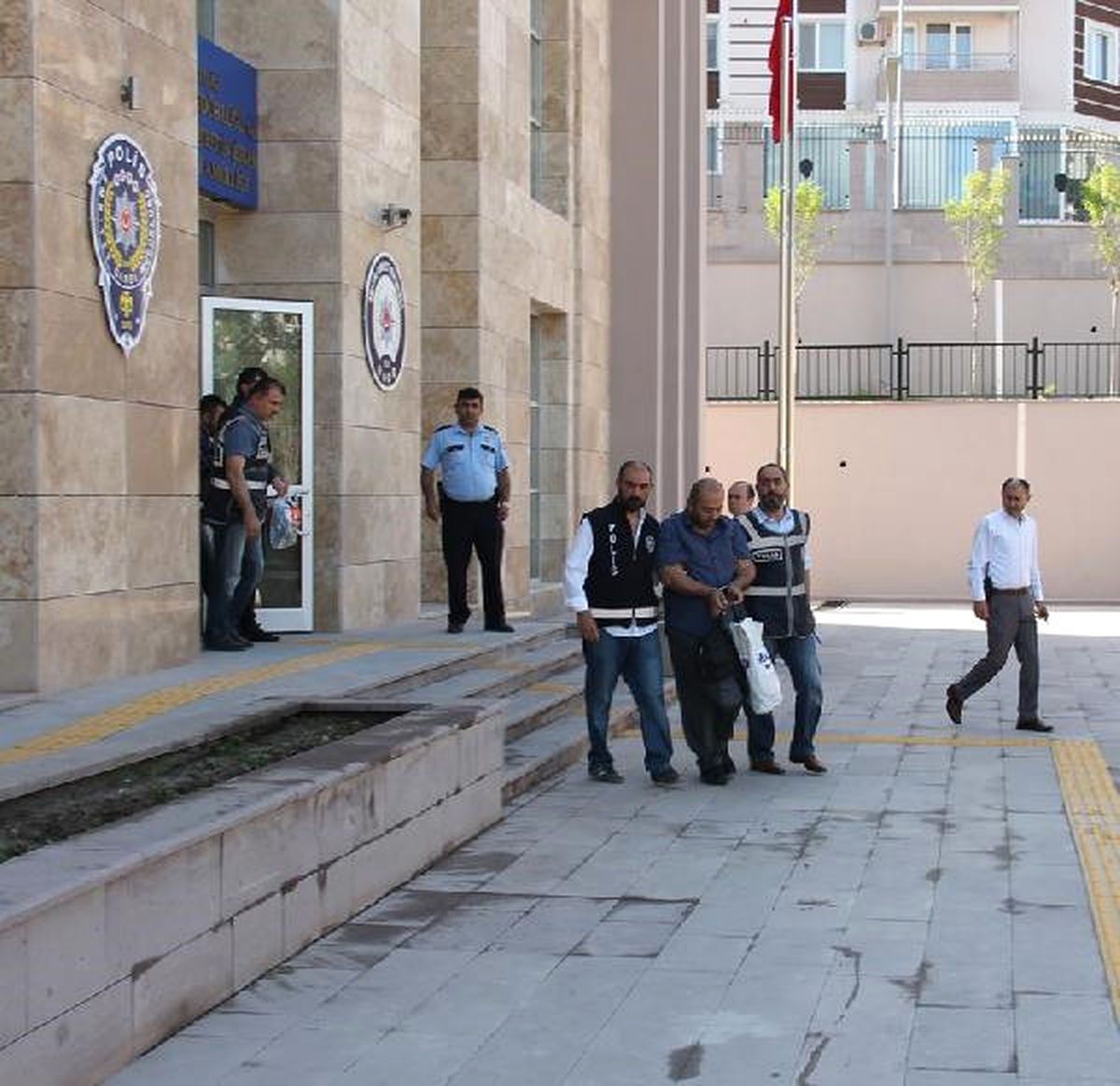 PTT Çalışanı, Babasını Bile Dolandırmış