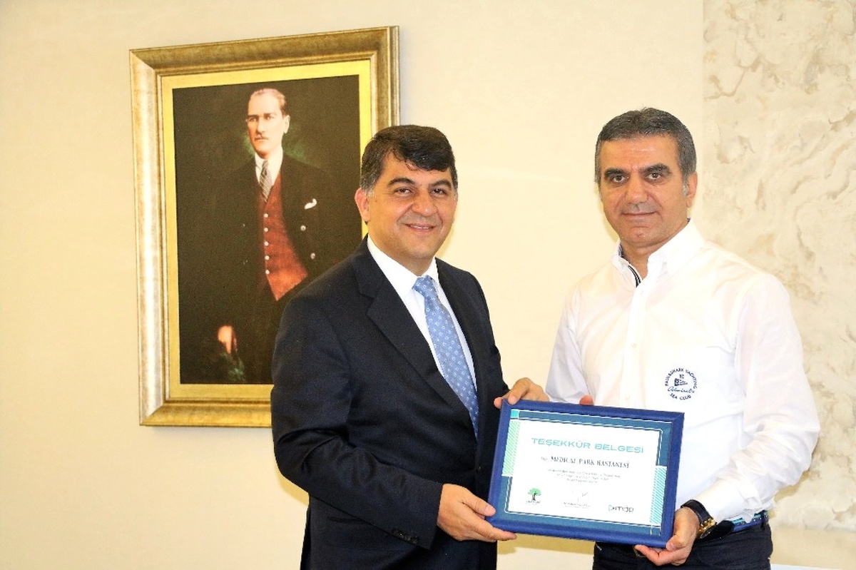 Rıdvan Fadıloğlu\'ndan Medicalpark Hastanesine Anlamlı Ziyaret