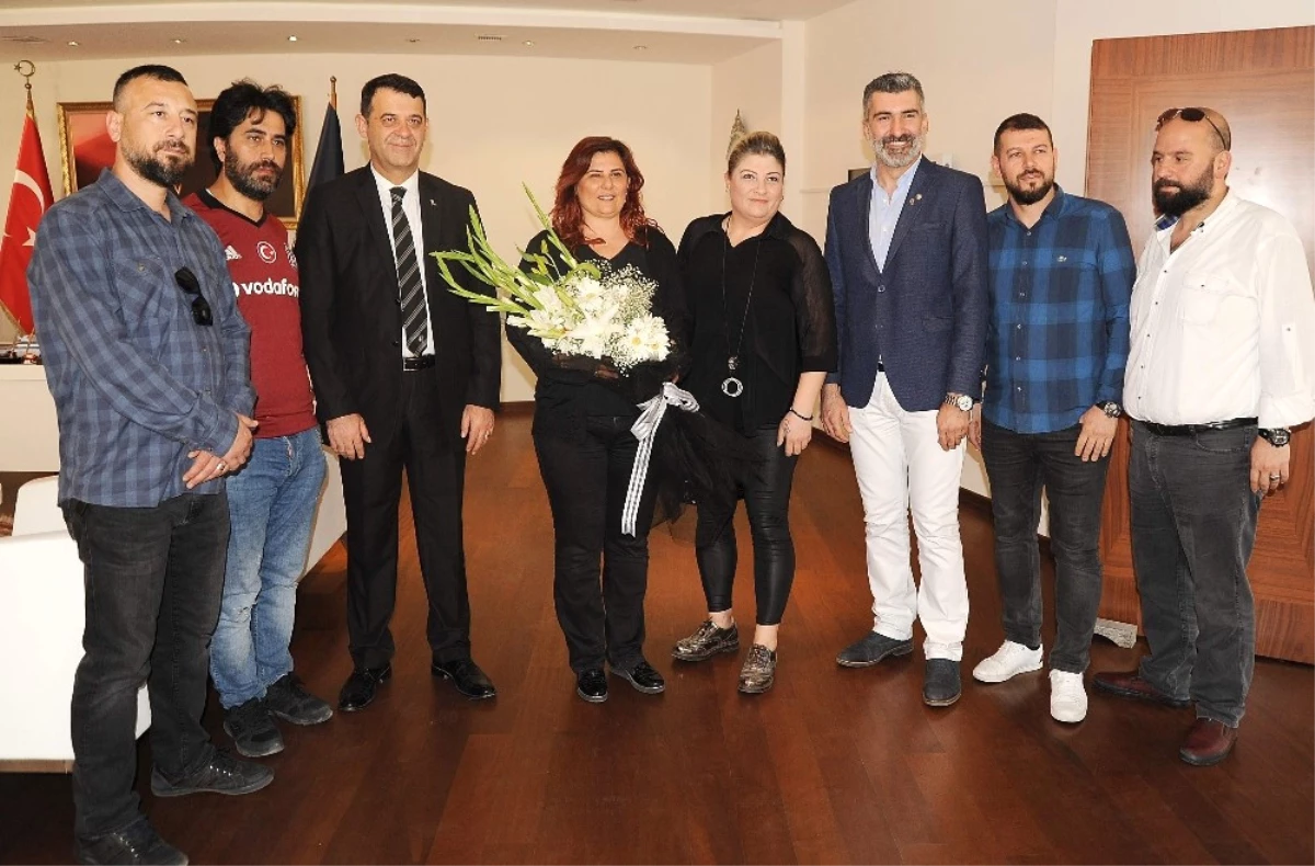 Şampiyon Beşiktaşlılardan Başkan Çerçioğlu\'na Teşekkür