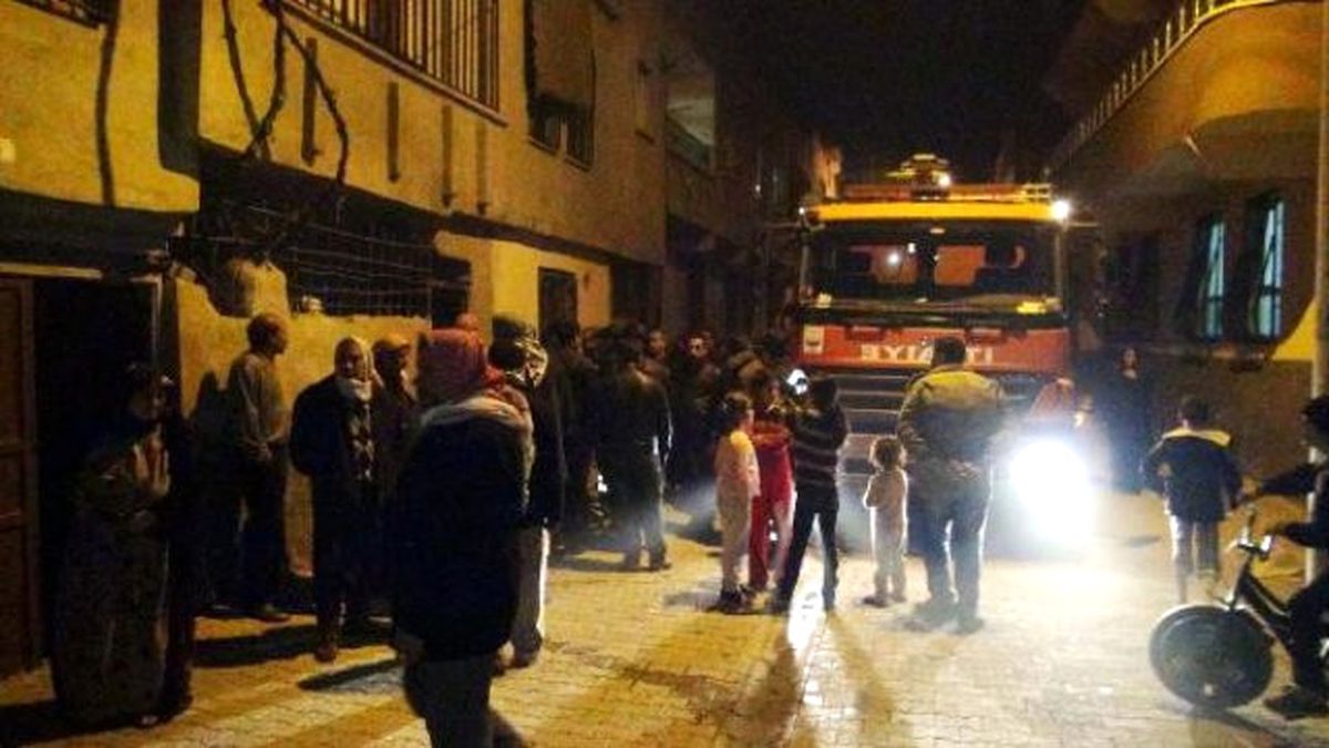 Şanlıurfa\' da Ev Yangını; 1 Çocuk Hayatını Kaybetti, 2 Çocuk Dumandan Etkilendi (2)