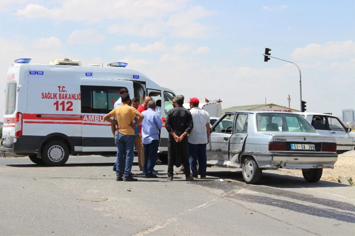 Şanlıurfa\'da Trafik Kazası: 2 Yaralı