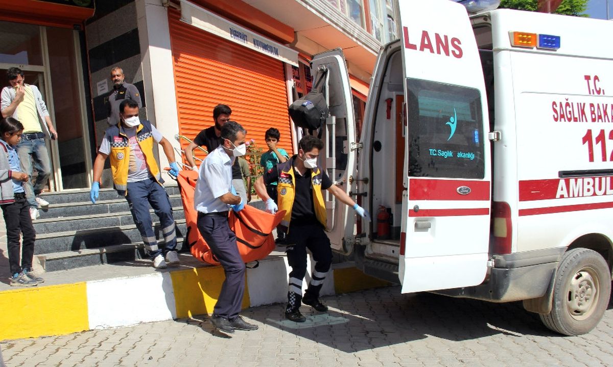 Şemdinli\'de Görev Yapan Doktor Evinde Ölü Bulundu