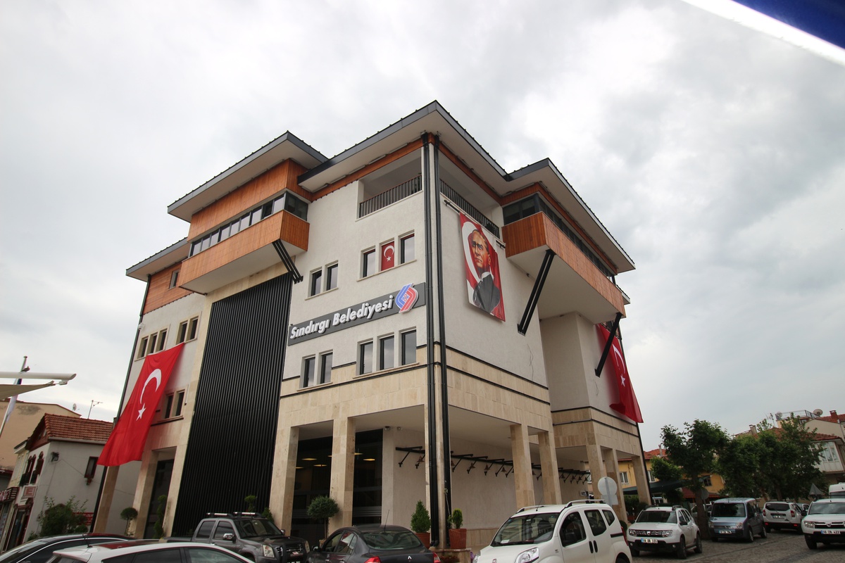 Sındırgı Belediyesi Yeni Hizmet Binasında Mesai Başladı