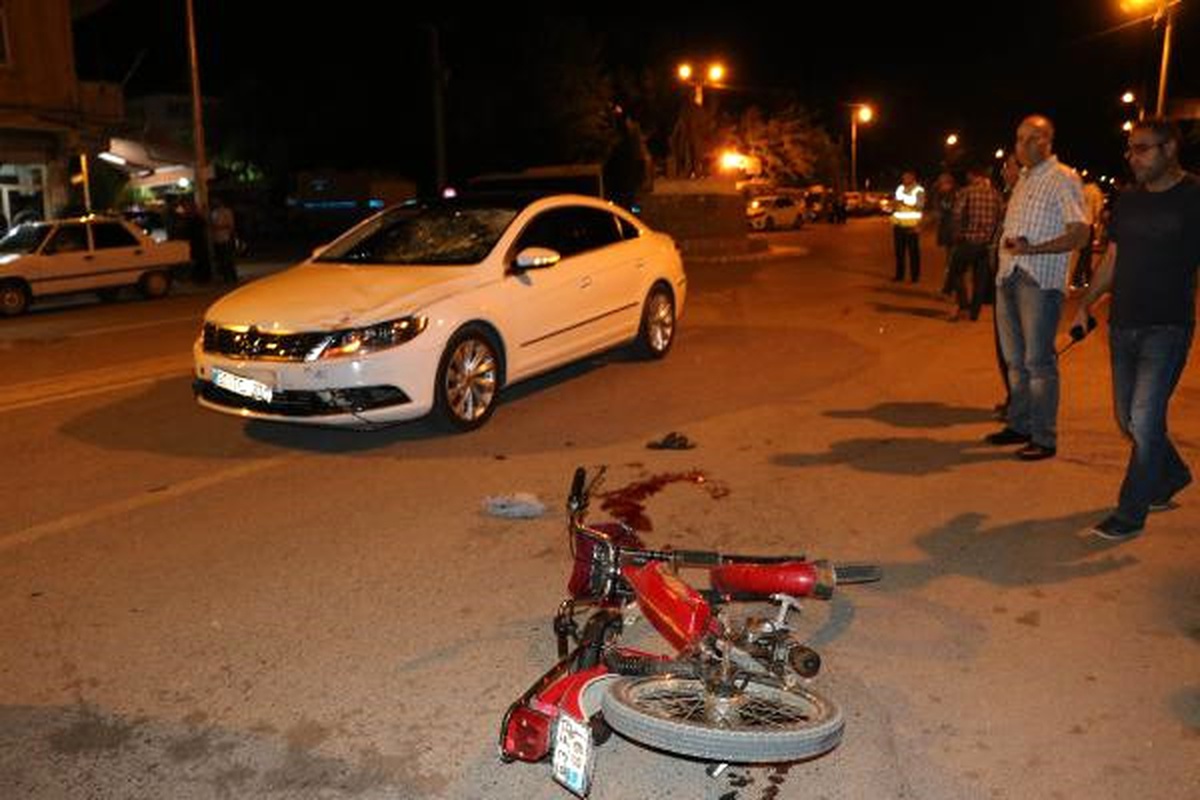 Siverek\'te Otomobilin Çarptığı Motosiklette 2 Yaralı