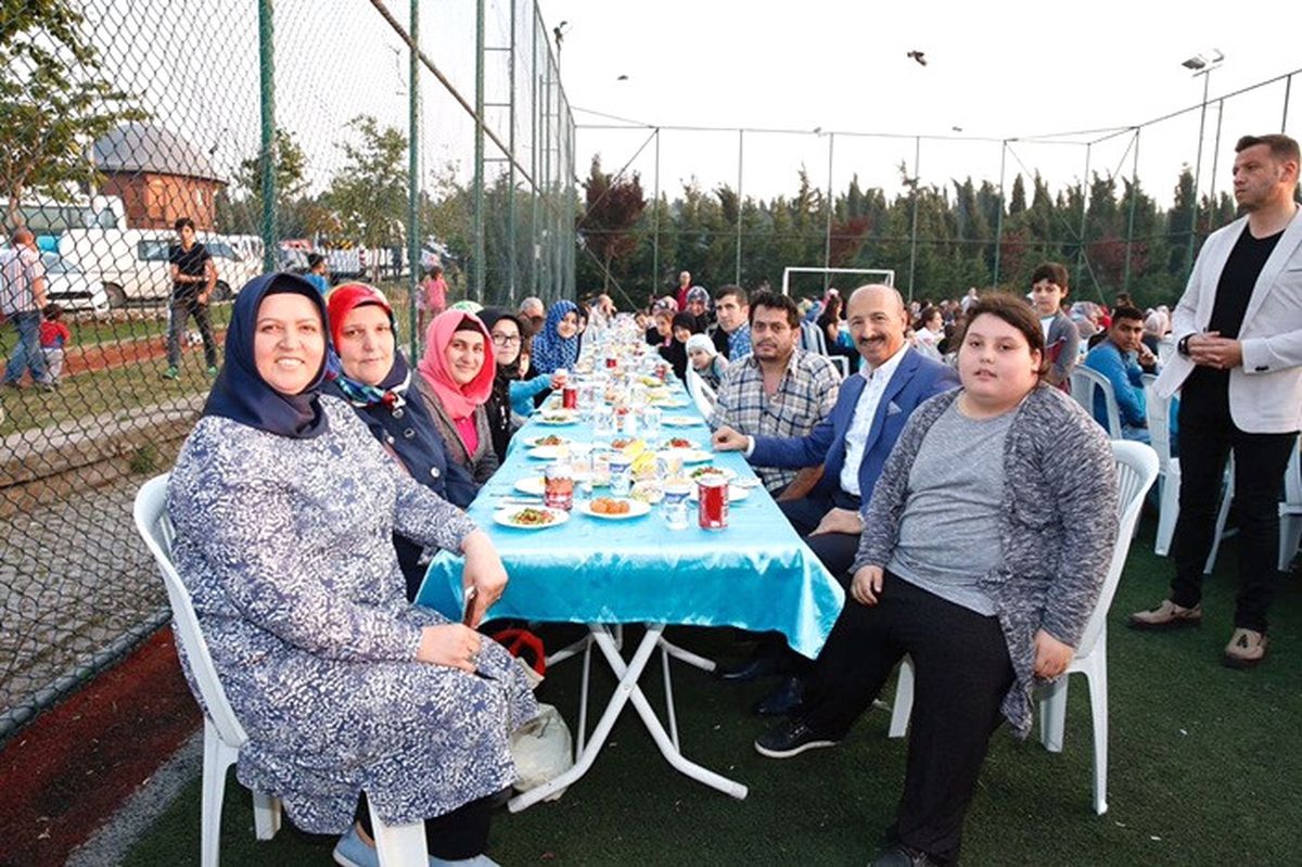 Sultangazililer İftarını Mimar Sinan Kent Ormanı\'nda Açtı