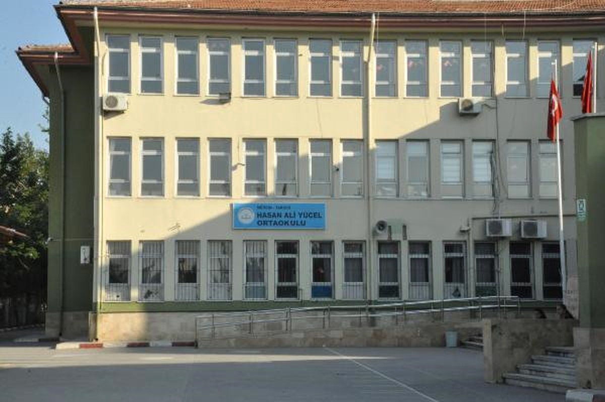 Tarsus\'ta Sahte Diplomalı 2 Öğretmen Görevden Alındı