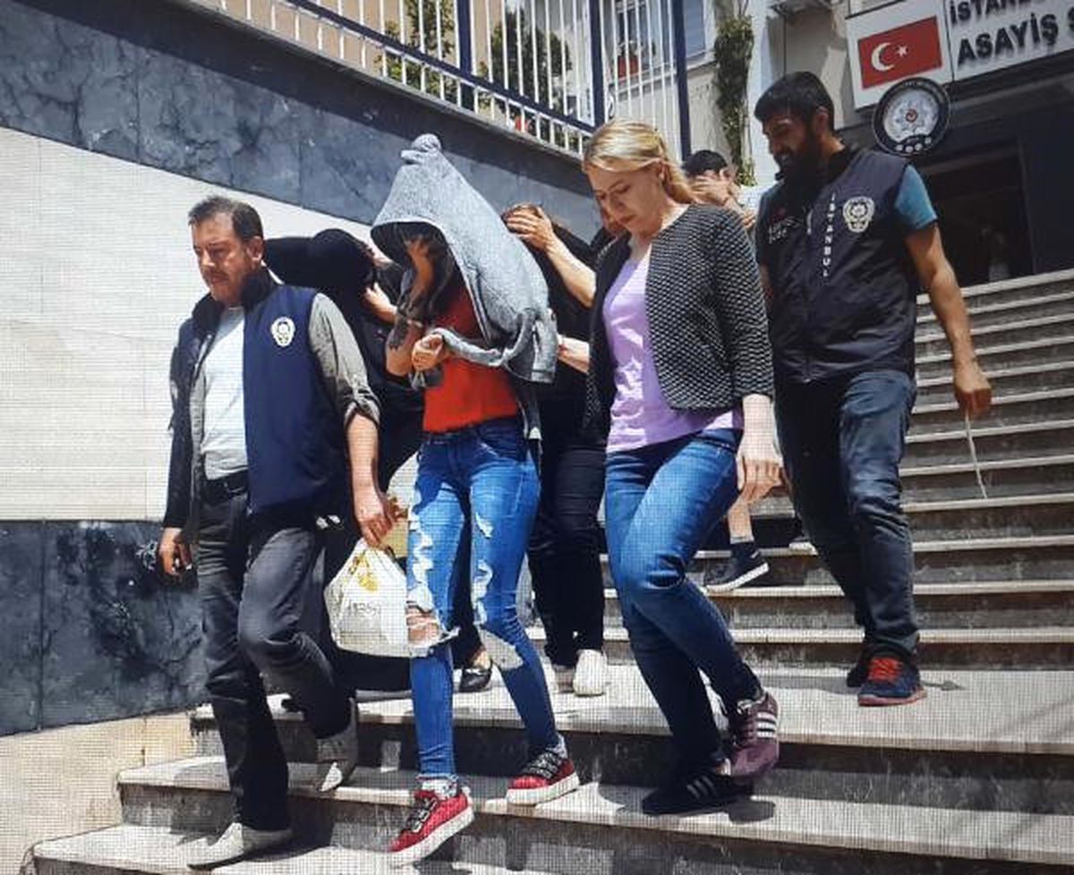 Turistleri Müzeleri Gezerken Soymuşlar