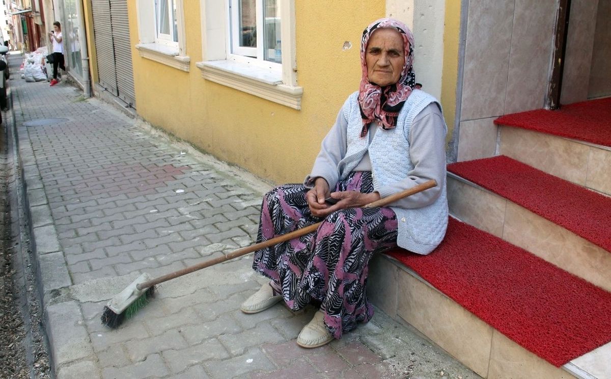 Türkiye\'de 3 Milyon 100 Bin, Giresun\'da İse 33 Bin 400 Kişi Yalnız Yaşıyor