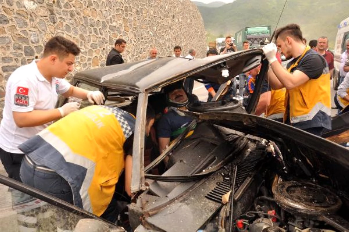Zonguldak\'ta 2 Otomobil Çarpıştı: 3 Yaralı