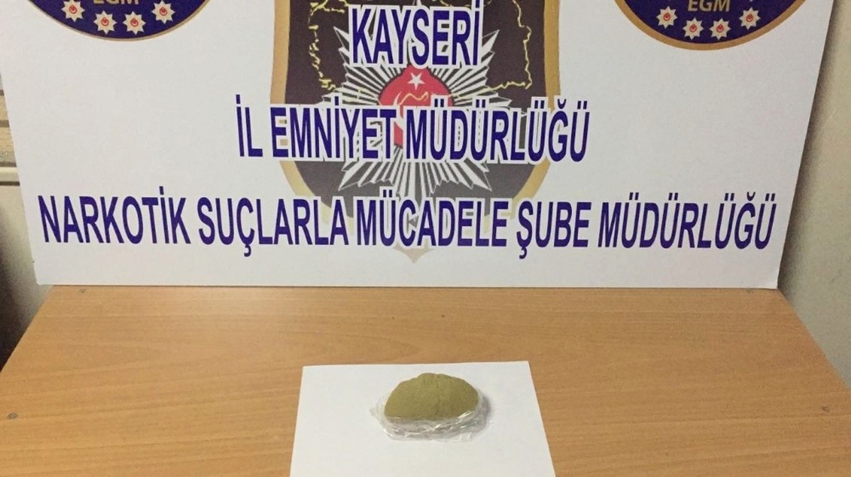 17 Nolu Bagajdan 160 Gram Esrar Ele Geçiridi