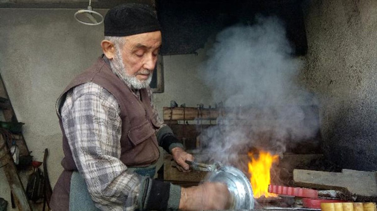 200 Derecelik Ateşin Başında Orucunu 64 Yıldır Hiç Aksatmadan Tutuyor