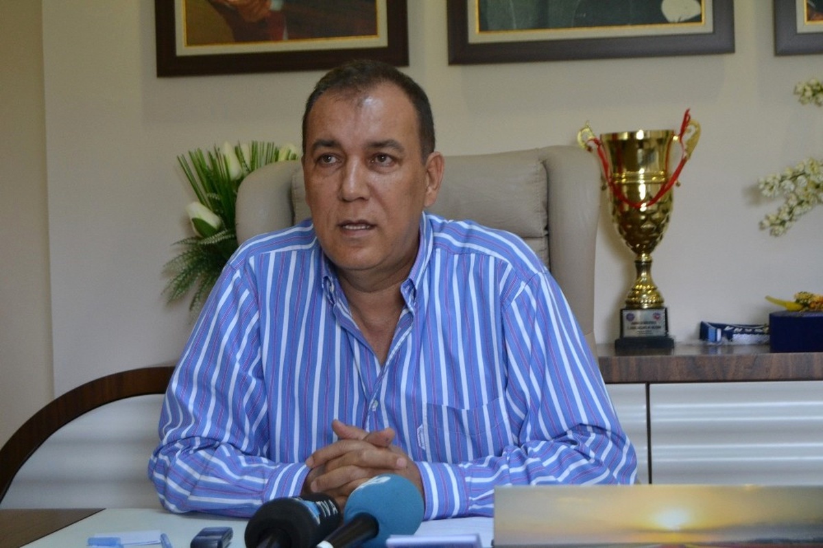 Adana Demirspor\'da Teknik Direktör Arayışı Sürüyor