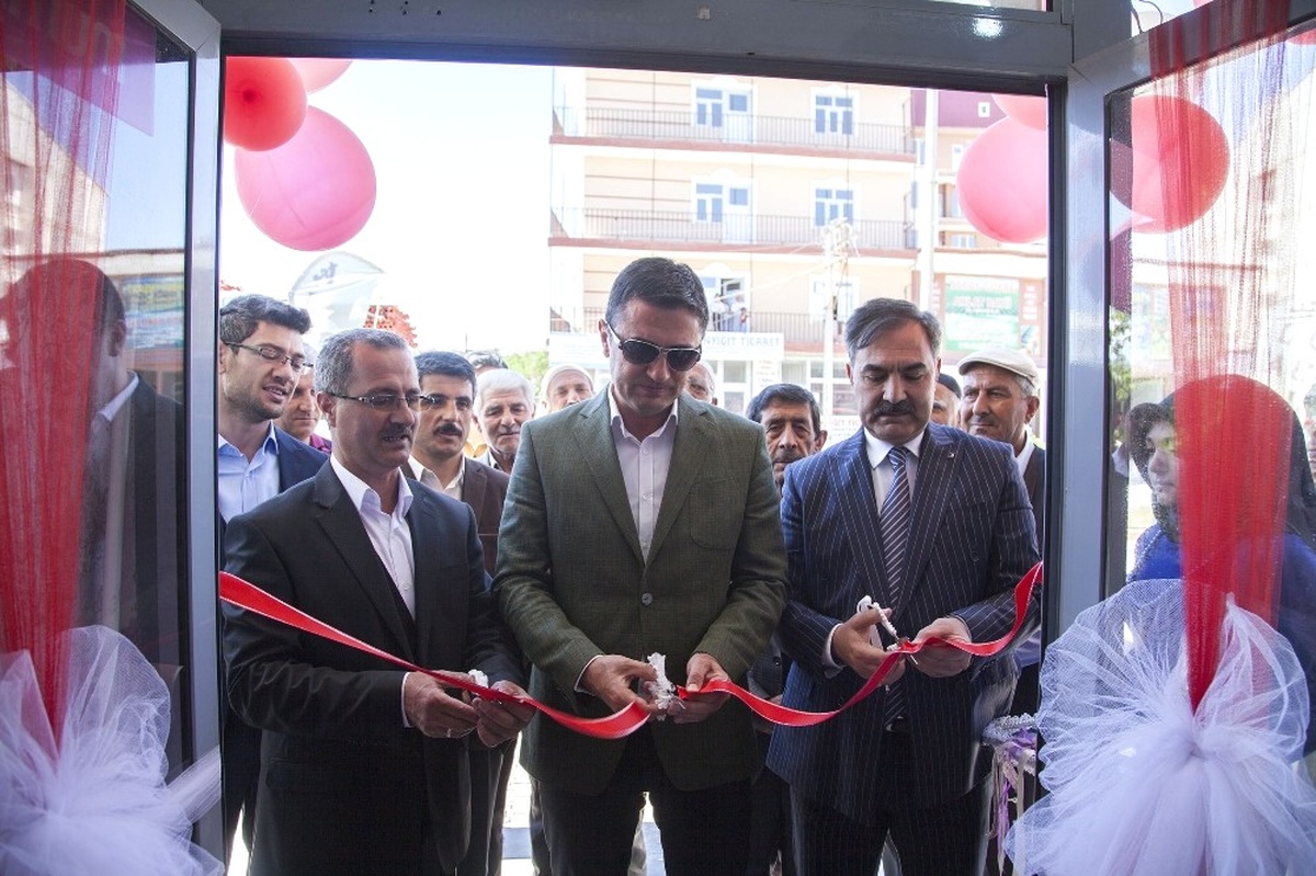Ahlat\'ta Gelinlik İmalat ve Satış Mağazası Açıldı