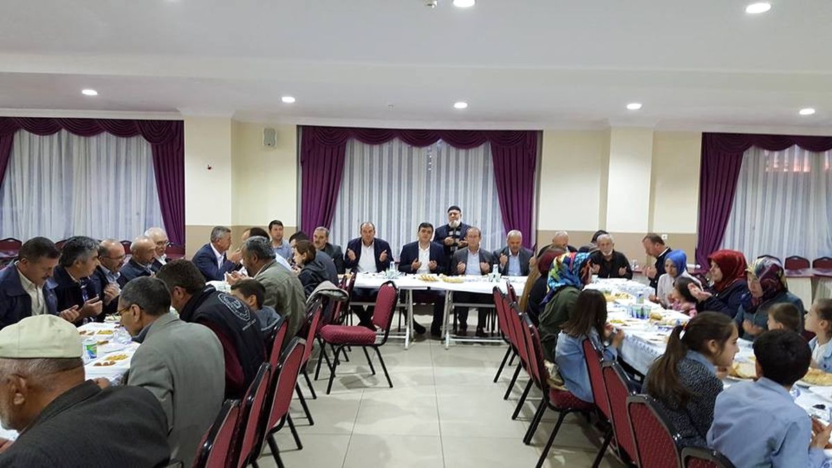 AK Parti Pazaryeri İlçe Teşkilatı İftarda Buluştu