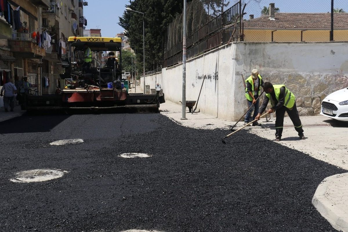 Akdeniz\'de Sel Yaraları Sarılıyor