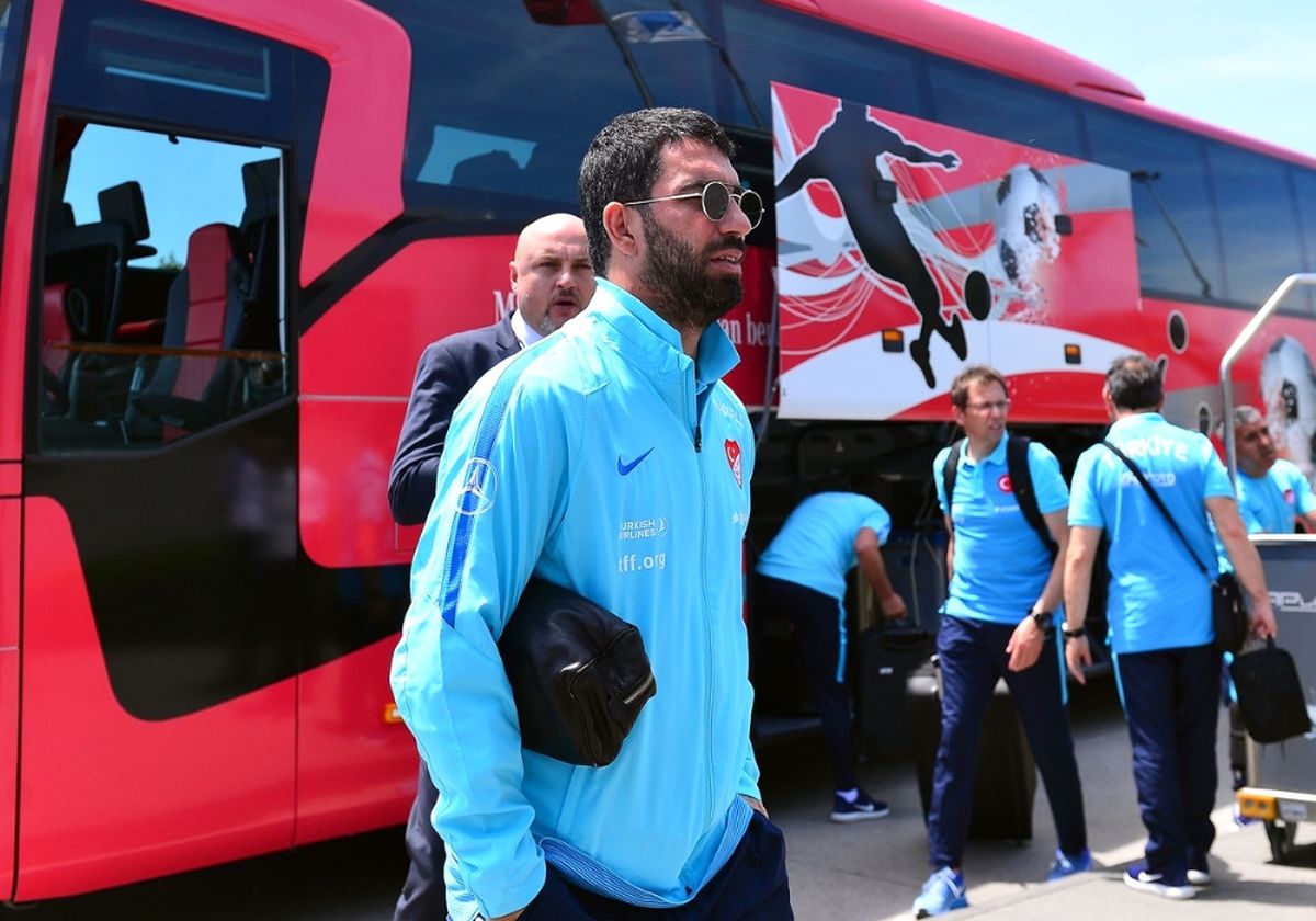 Arda Uçakta Gazeteciye Saldırdı