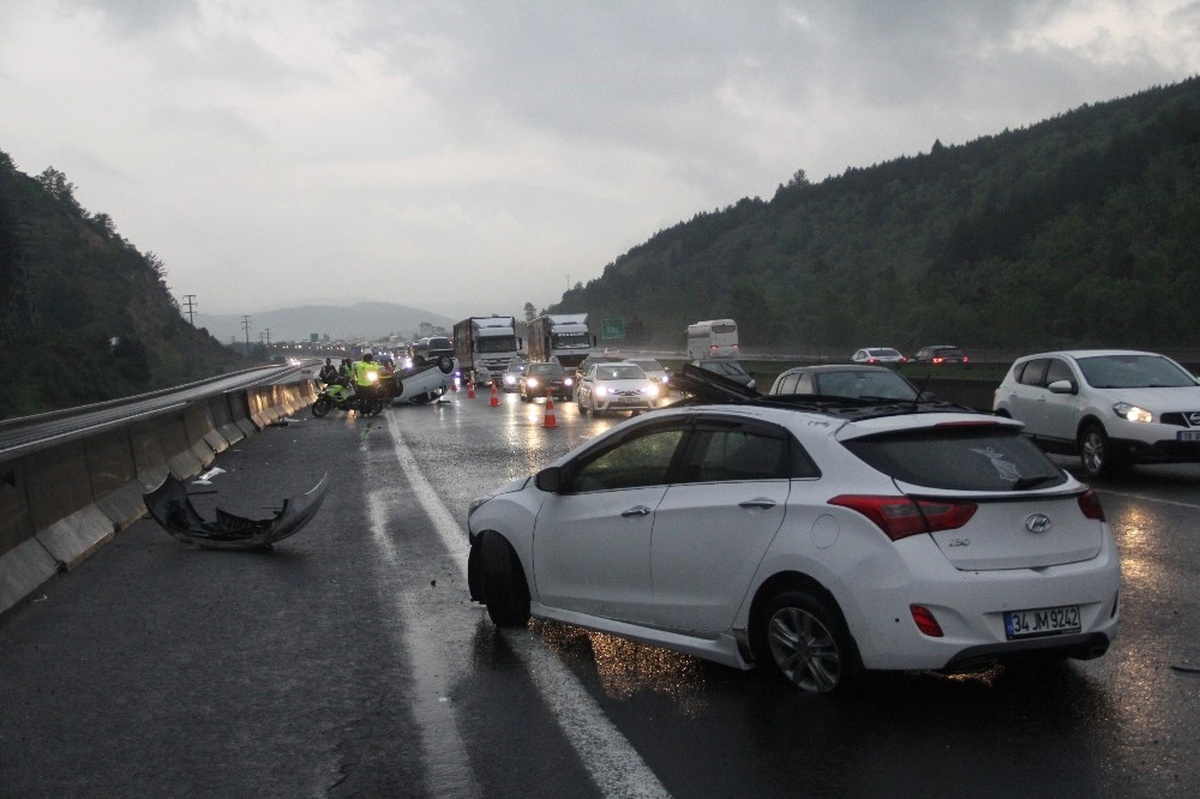 Bolu\'da Trafik Kazası: 3 Yaralı