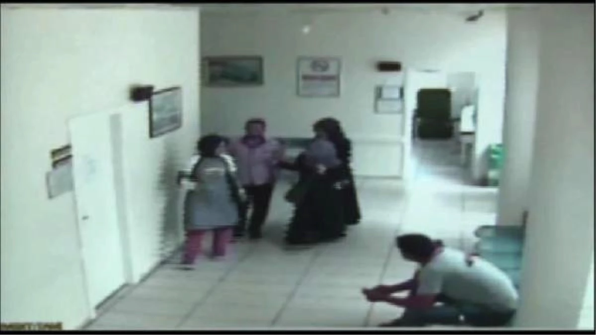 Bursa\'da Kadın Doktora Dayak Güvenlik Kamerasında