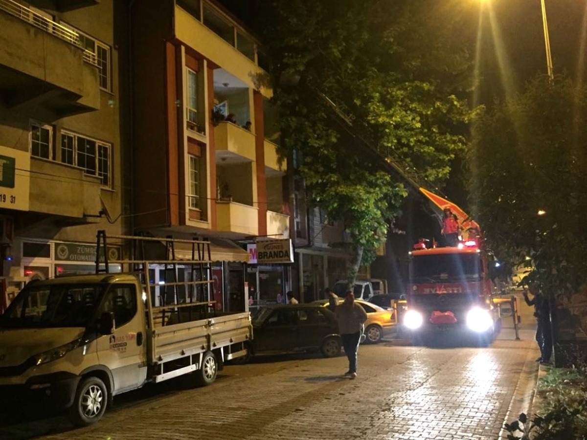 Çocukları Evde Uyuyakalan Ailenin İmdadına İtfaiye Yetişti
