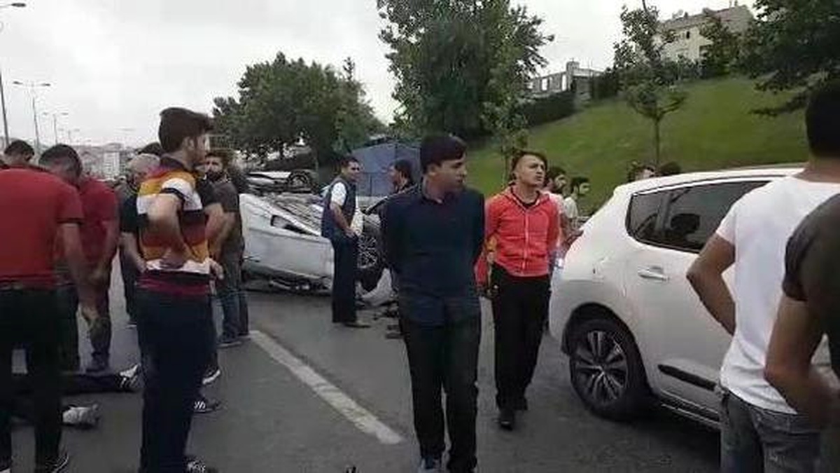Dha İstanbul - Bağcılar\'da Zincirleme Kazada 10 Araç Birbirine Girdi; 3 Yaralı