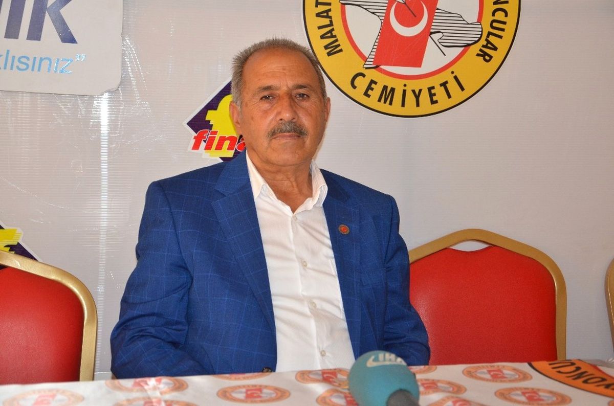 Dilek Mahalle Muhtarı Osman Karavcı\'den Yol Eylemine Destek