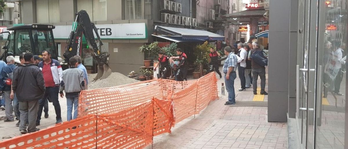 Esnaf Komşusunu Sopayla Darp Etti